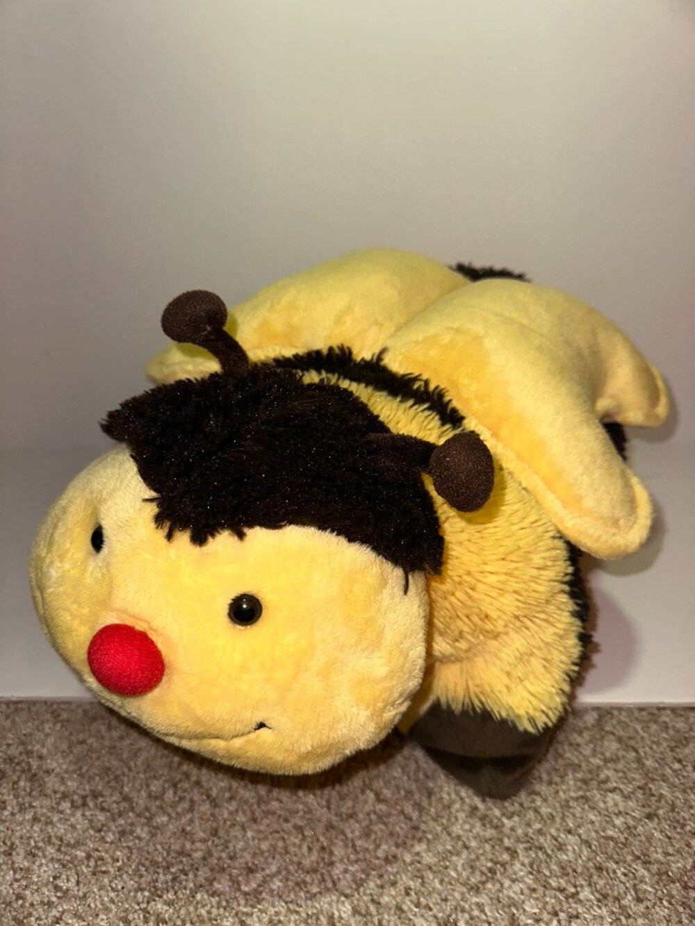 2010 Retired Pillow Pet Yellow Bumblebee Bee Folding Stuffed Plush Animal 18"